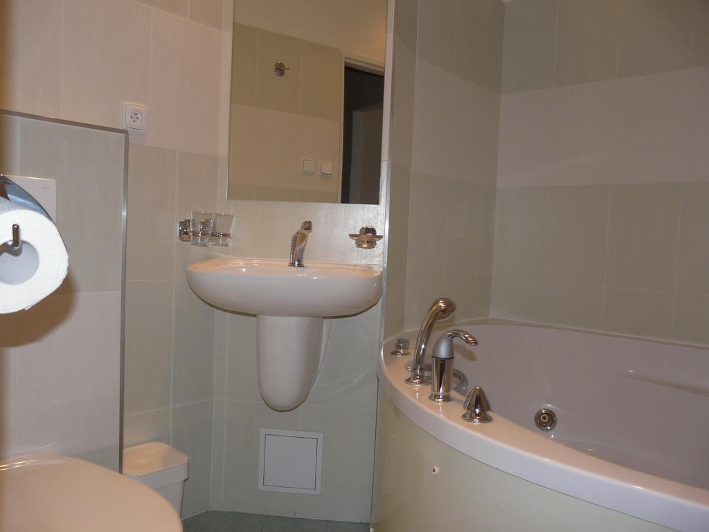 Hotel Ondras Zlín Værelse billede